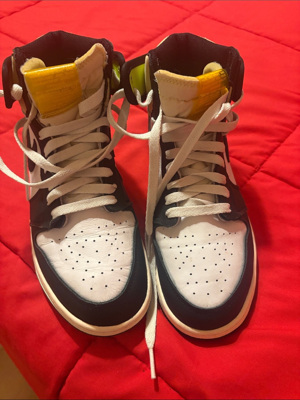 Jordan 1 white black volt university Gold size 7y